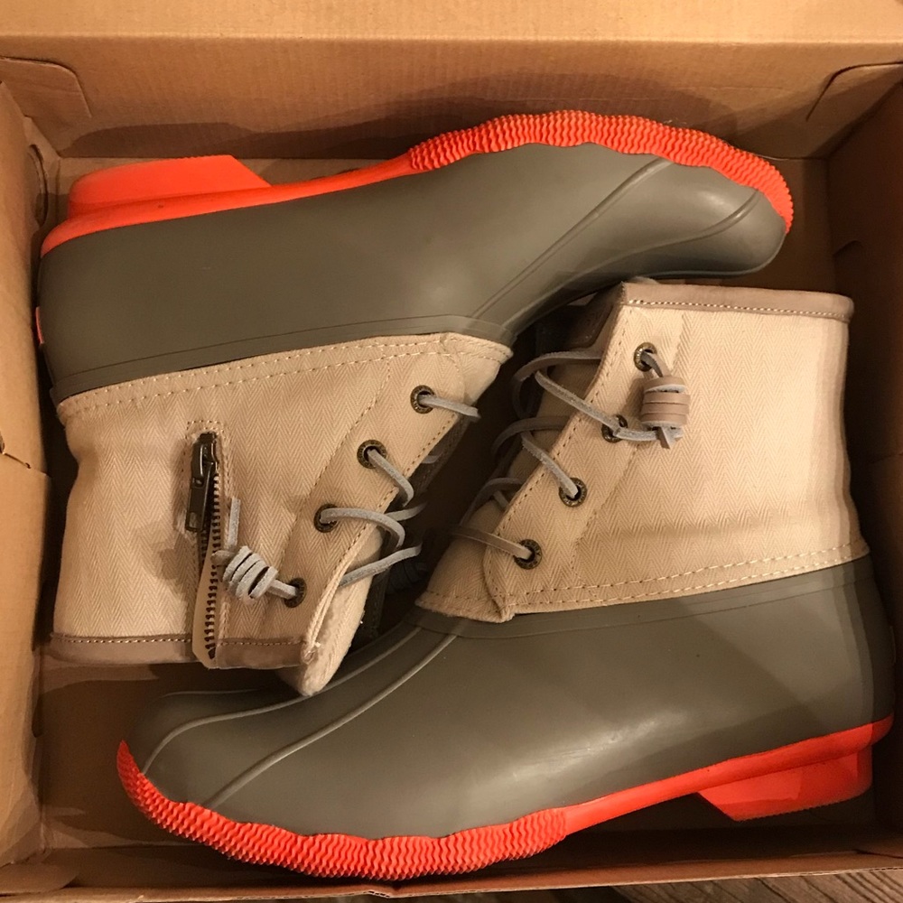 GUC/EUC SPERRY DUCK BOOTS